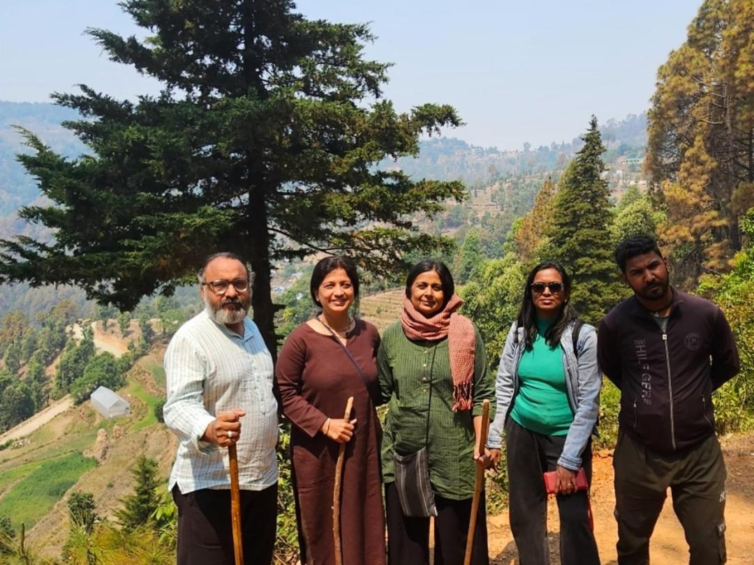 Katyuri Kings Divine Stay- Babaji'S Cave Dwarahat Екстер'єр фото